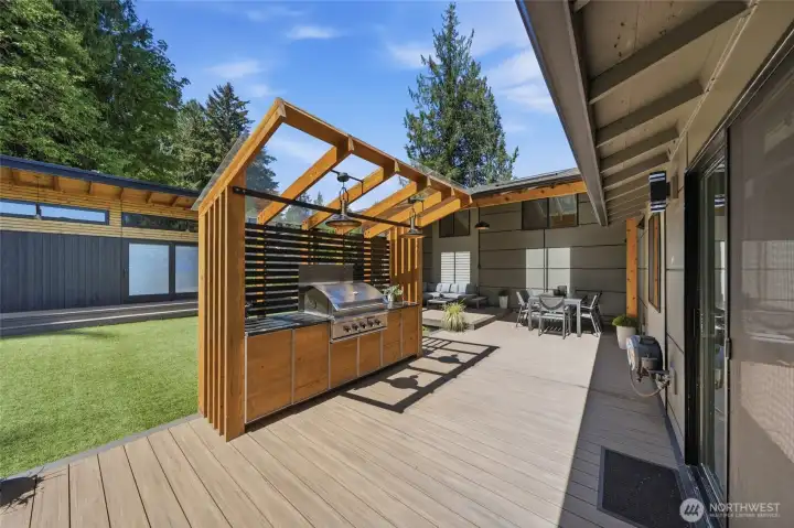 Outdoor kitchen with built-in grill for entertaining. Outdoor kitchen with built-in grill for entertaining.