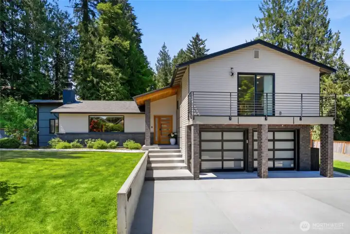 Beautifully fully-updated home on a secluded, fully fenced property. Beautifully fully-updated home on a secluded, fully fenced property.