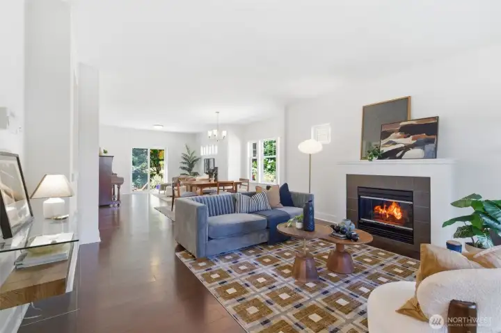 A large, open living area anchored by high ceilings and abundant natural light, offering flexible spaces that can adapt to gatherings, quiet moments, or anything in between. A large, open living area anchored by high ceilings and abundant natural light, offering flexible spaces that can adapt to gatherings, quiet moments, or anything in between.
