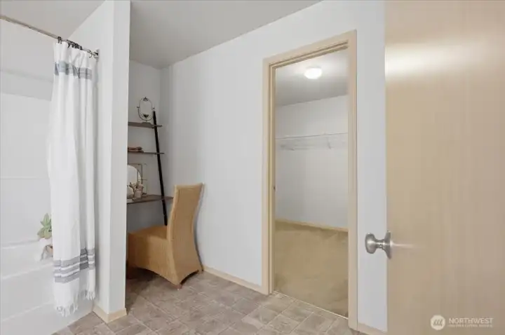 Extra space in the primary bath is open to possibilities.