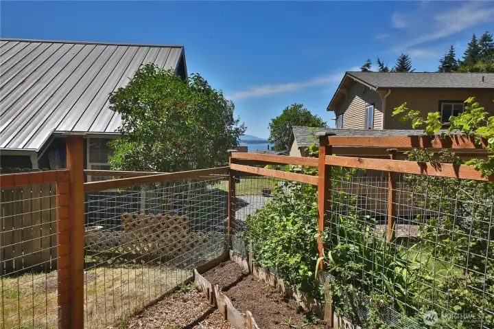 Partially fenced yard offers flexibility.