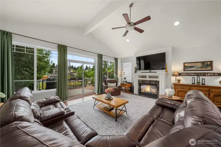 Oversized living room overlooking the view of lake.