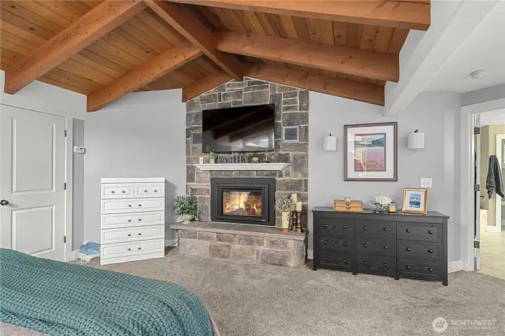 Cozy fireplace & TV to curl up and enjoy your favorite TV shows!!