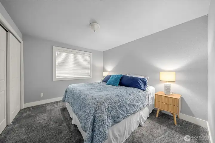 Guest or secondary bedroom....again King sized bed!
