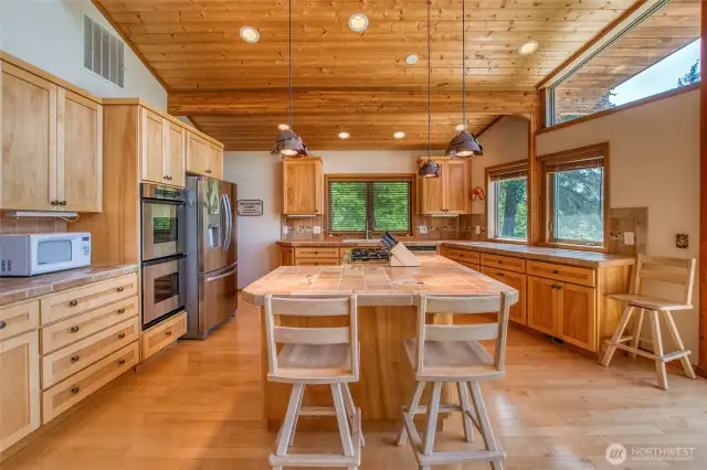 Open kitchen with eating bar