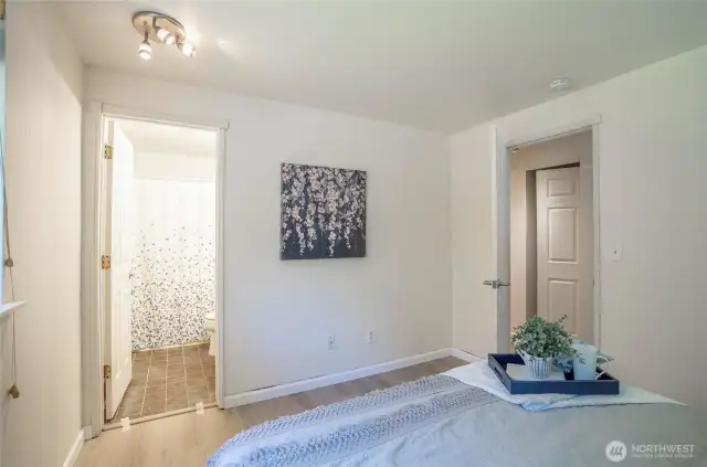 Primary Bedroom/bathroom