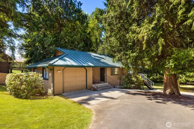This home comes with a metal roof, easy to maintain