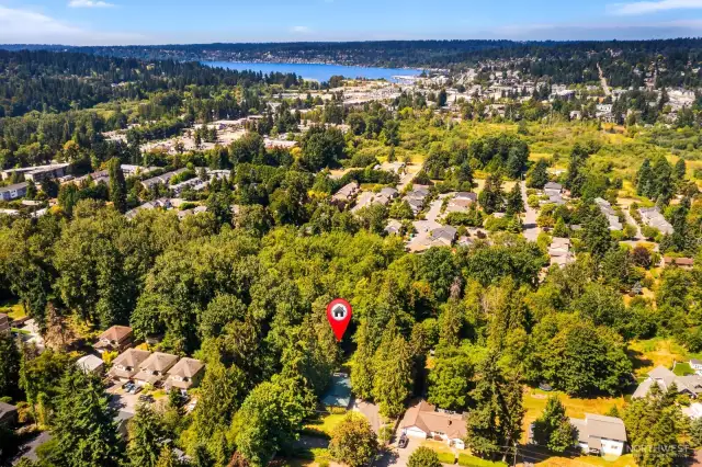 Secluded space to call your own yet so close to everything.  Lake City way is less than a minute drive.  You're less than 5 minutes from Bothell High School and downtown Bothell