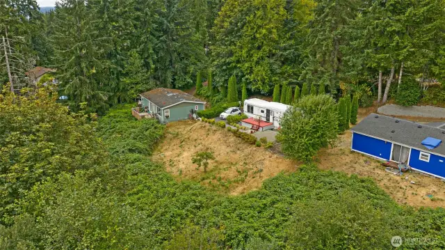 Part of the Beard’s Cove community, this property sits on a semi-private easement with neighbors positioned to the side, leaving open, uninterrupted surroundings both in front and behind for a greater sense of space and privacy.