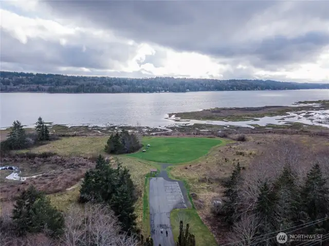 What a great waterfront park! With paved parking for easy access, picnic tables for a relaxed meal by the water, and a huge grassy field perfect for games, gatherings, or simply enjoying the beauty and the fresh PNW air!