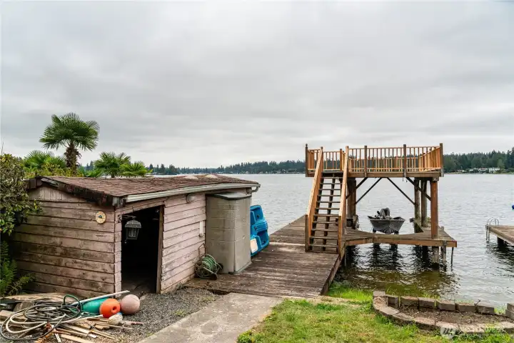 The boat house needs some TLC, replace 1 wall at a time. The roof is not leaking. Boat houses are a rare find!
