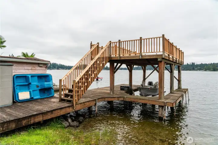 Dock is in good shape and being pressure washed soon.