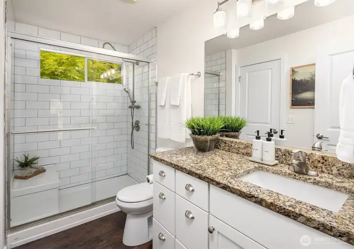 Bathroom shared by 2 upstairs bedrooms.