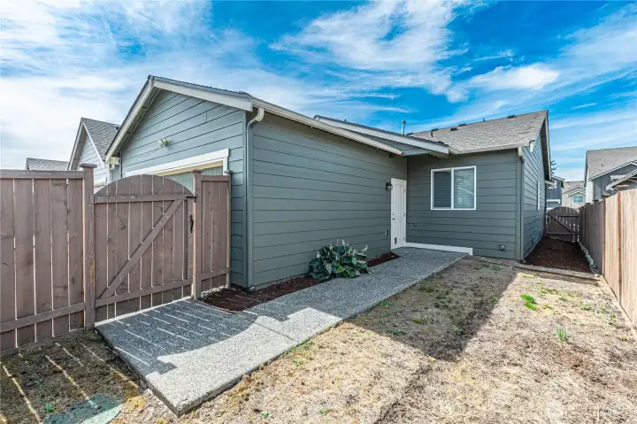 Quaint backyard ready for your ideas