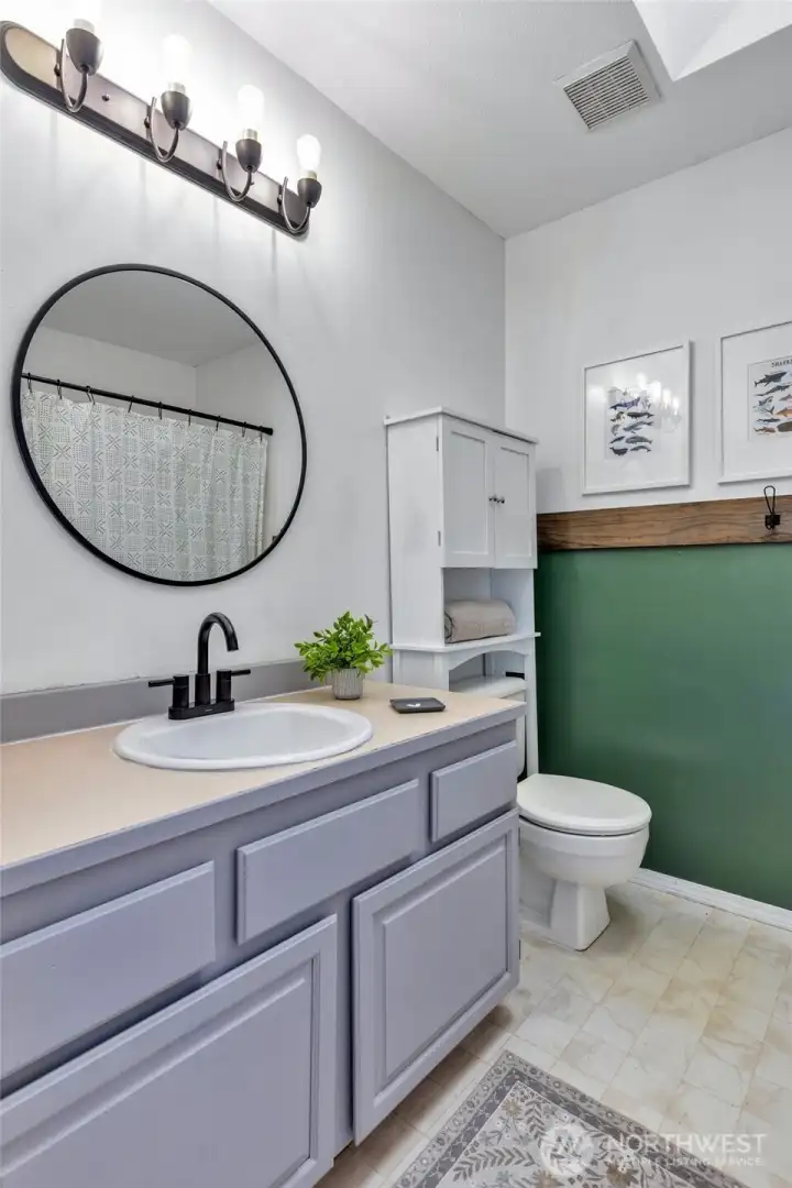 Upstairs Main Full Bathroom