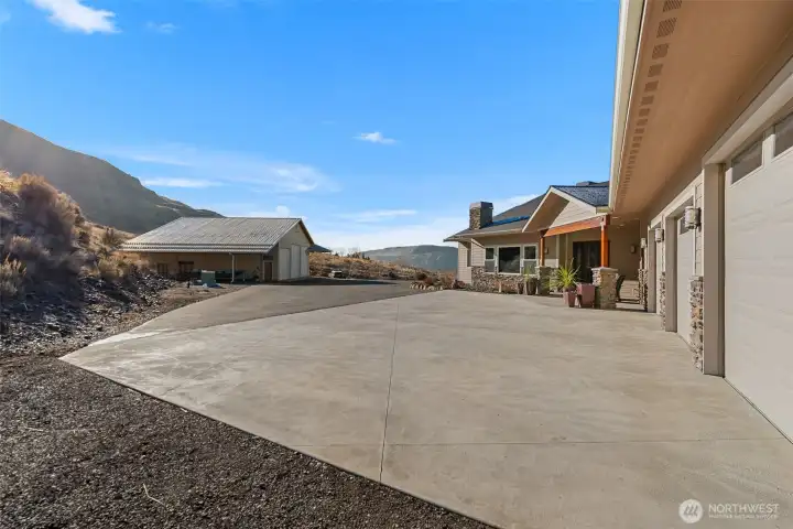 Estate Property, Views