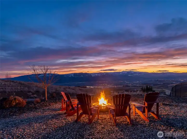 Vast Valley Views, Private Estate Property