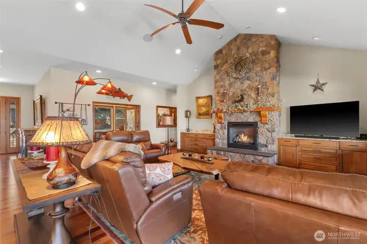 Comfort Defined, Open Concept, Vaulted Ceilings