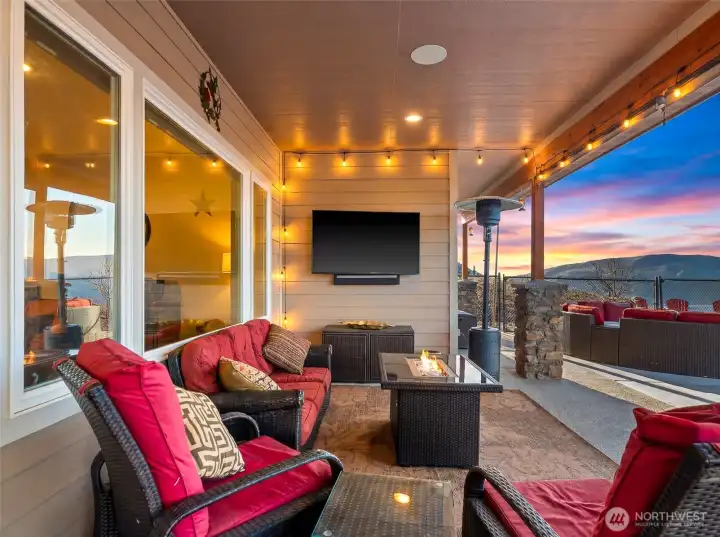 Seamless Indoor/Outdoor Transition To Outdoor Living