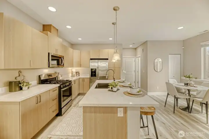 Kitchen w/ eating space