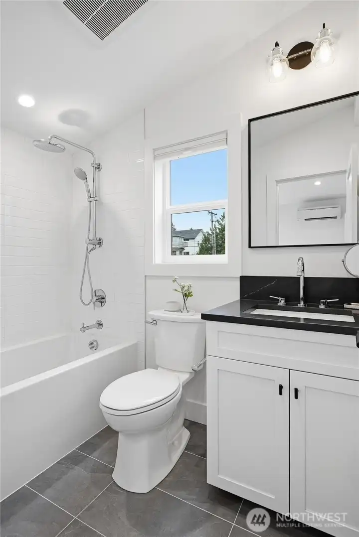 Secondary en suite bathroom.