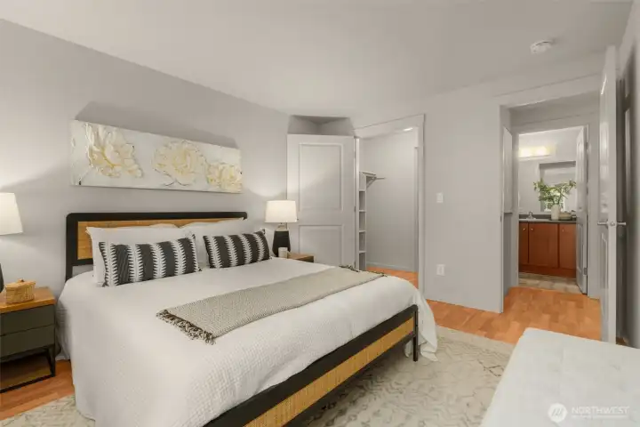 Primary bedroom, walk in closet at the top enters the bathroom directly or access it from the hallway, as shown in photo