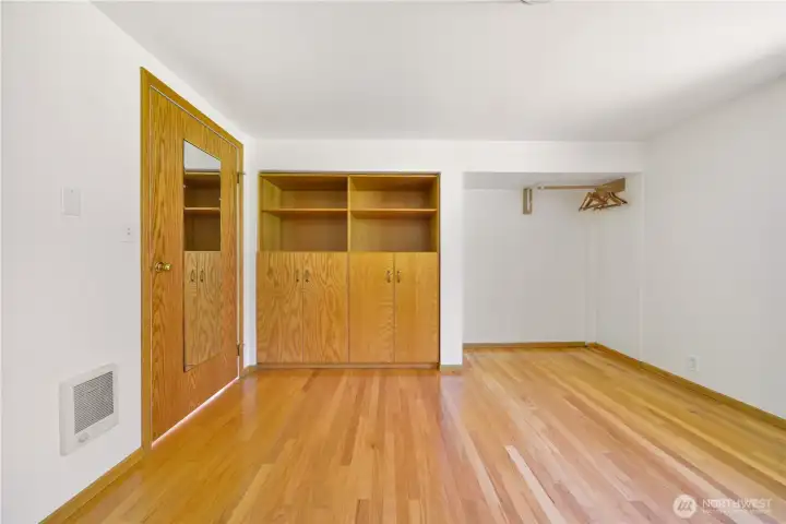 Second bedroom.