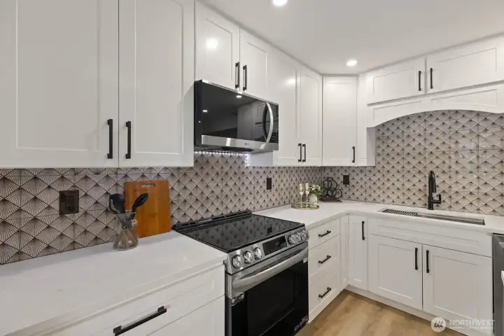 Full size downstairs kitchen