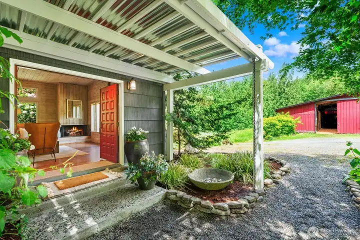 A warm welcome awaits. Enter into elevated design with updates throughout.