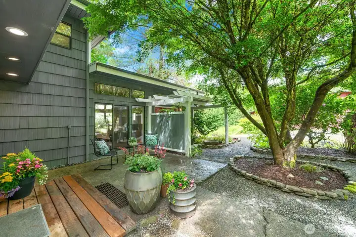 Steps lead you to mudroom with w/d and nearby 3/4 bath.
