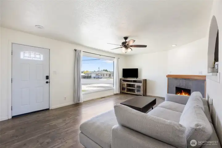 Living Room with fireplace