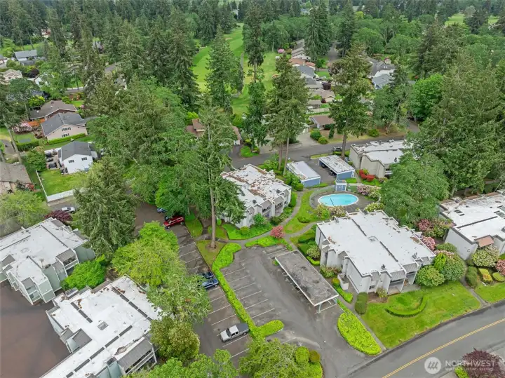 Walking distance to golf course.