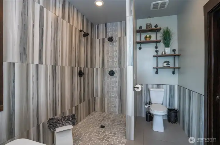 Open shower w no glass to clean