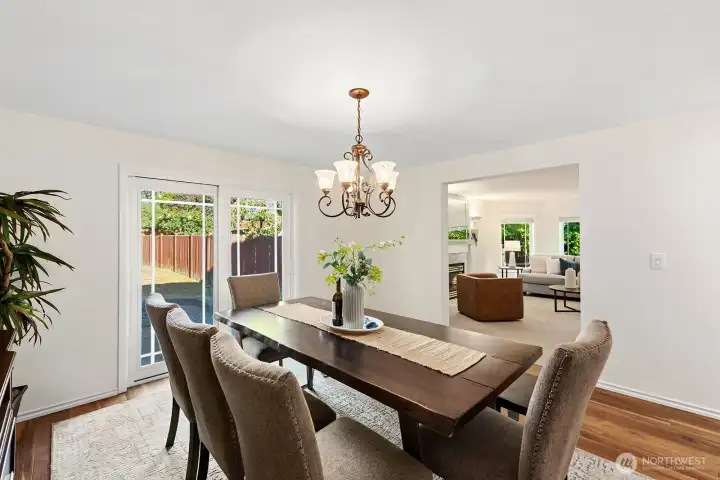 Hosting in this spacious dining room has never been easier!