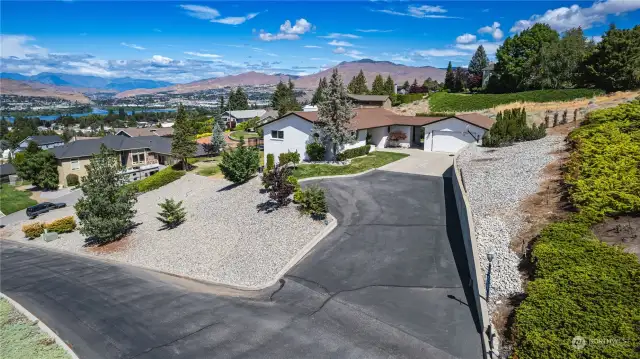 VIEWS OF THE COLUMBIA RIVER FROM ANY ANGLE ON THE PROPERTY AND ASPHALT DRIVEWAY TO THE STREET