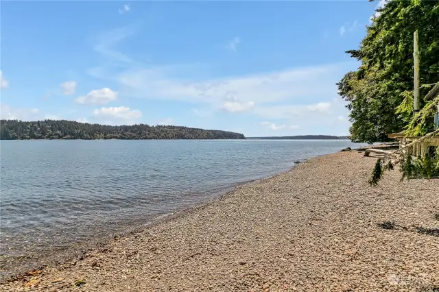 Amazing 110' of no bank waterfront and tidelands for all of your Summertime Enjoyment