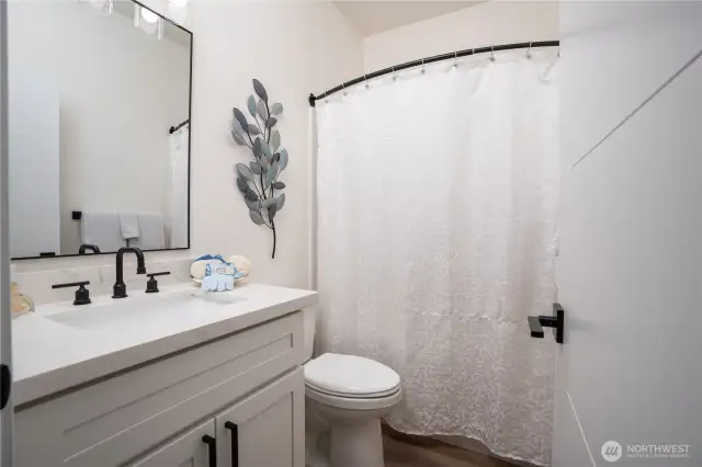 Upstairs full bathroom