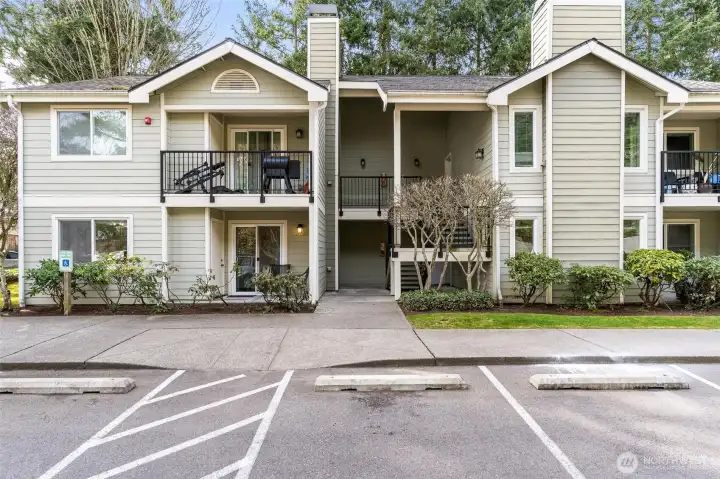 Situated in a well-kept community, the exterior features dedicated parking, manicured common areas, and easy access to nearby amenities. A perfect blend of comfort and convenience.
