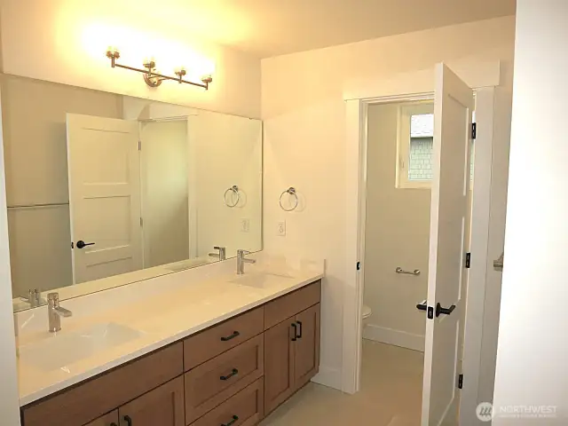 Secondary bathroom.