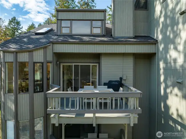 Top floor corner end unit