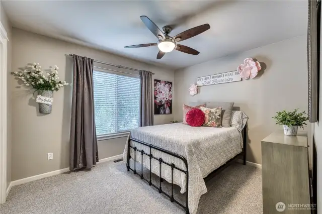 Large additional bedroom with ceiling fan.