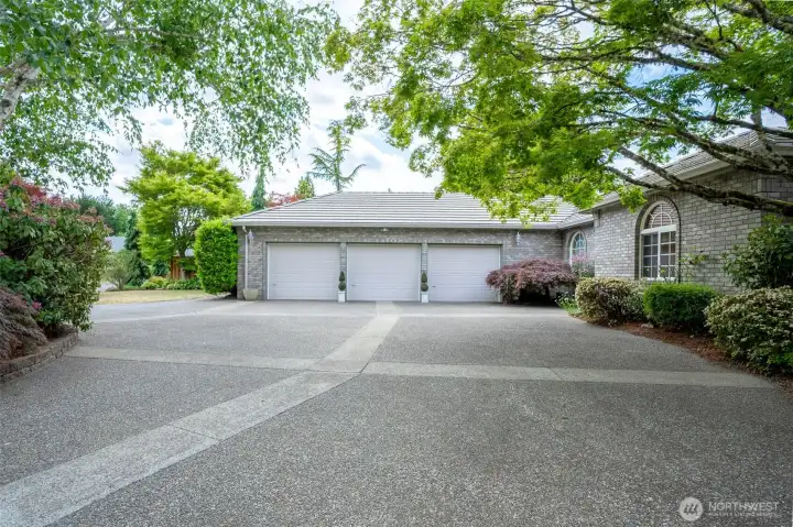 Spacious 3-car garage and an expansive exposed aggregate circular driveway, ideal for guests or multi-vehicle households.