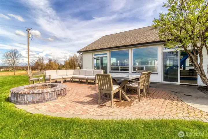 Back patio with Fire pit