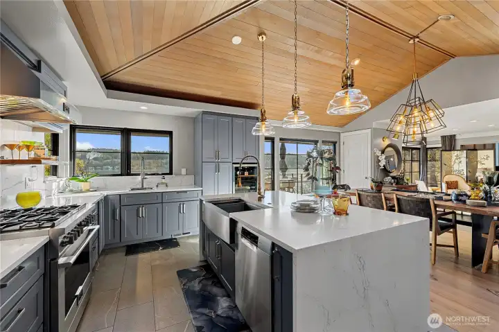 Kitchen Island with breakfast bar