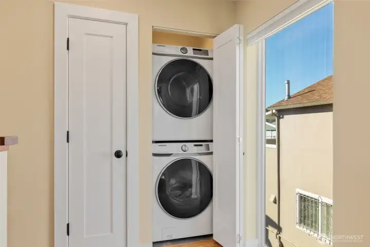 Bedroom-level washer/dryer