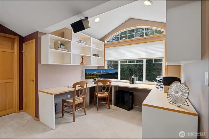 Bonus room built-in desk space.