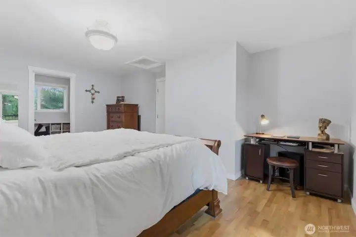 Primary room offers a nook for quiet reading or work space
