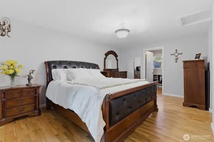 Another view of the large primary room