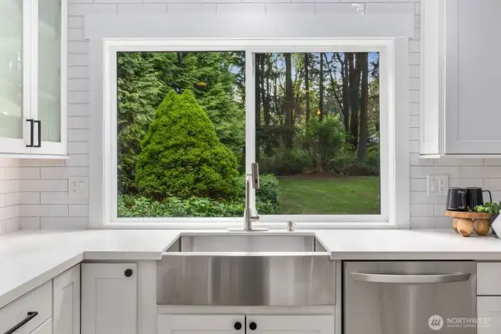 Classic farmhouse sink.