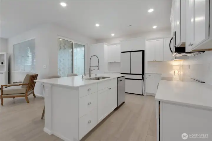 Enjoy your modern kitchen with upgraded highend appliances